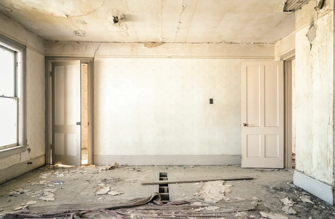 Waste disposal crew managing a cleanout project in Columbia